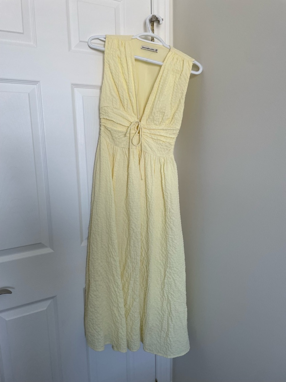 ABERCROMBIE Light Yellow Sleeveless Sun Dress with Tie Front